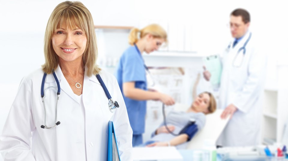 Symbolic photo of a doctor, patient and nurse