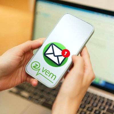 Simbolna slika mobilnega telefona z ikono novega e-sporočila